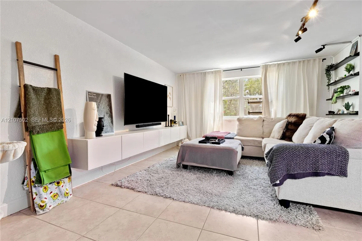 6217 SW 78th St #2B, South Miami: photo 1 of 29