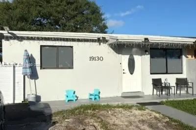 19130 NW 35th Ave, Miami Gardens: photo 1 of 7