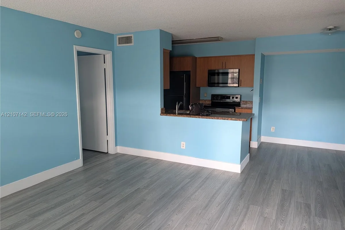 10473 NW 7th St #103, Pembroke Pines: photo 1 of 16