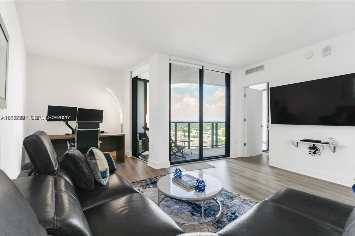 121 NE 34th St #1614, Miami: photo 1 of 37