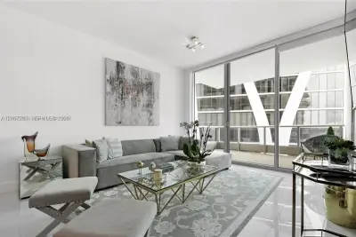 900 Biscayne Blvd #4010, Miami: photo 1 of 15