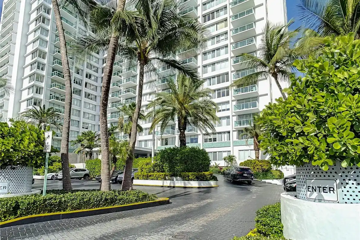 1000 West Ave #205, Miami Beach: photo 1 of 20