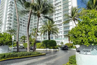 1000 West Ave #205, Miami Beach: photo 1 of 20