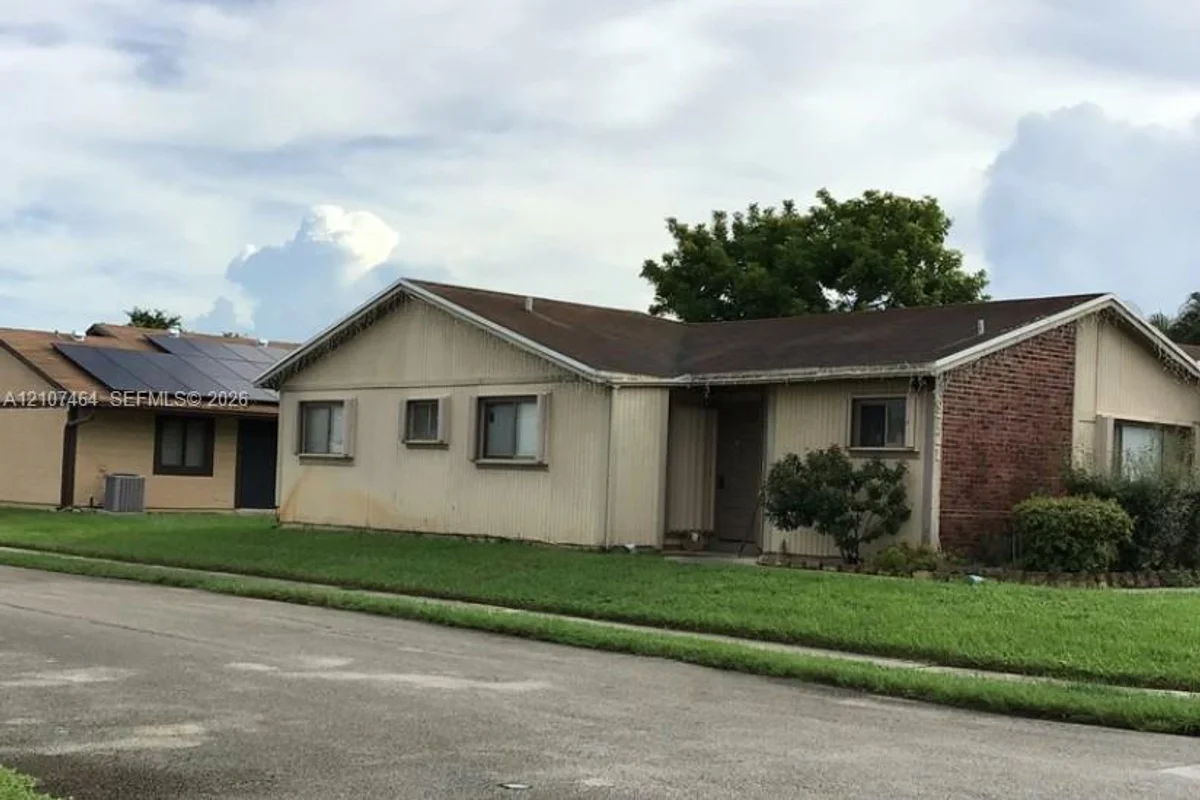 9721 W Daffodil Ln, Miramar: photo 1 of 6