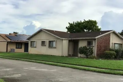 9721 W Daffodil Ln, Miramar: photo 1 of 6