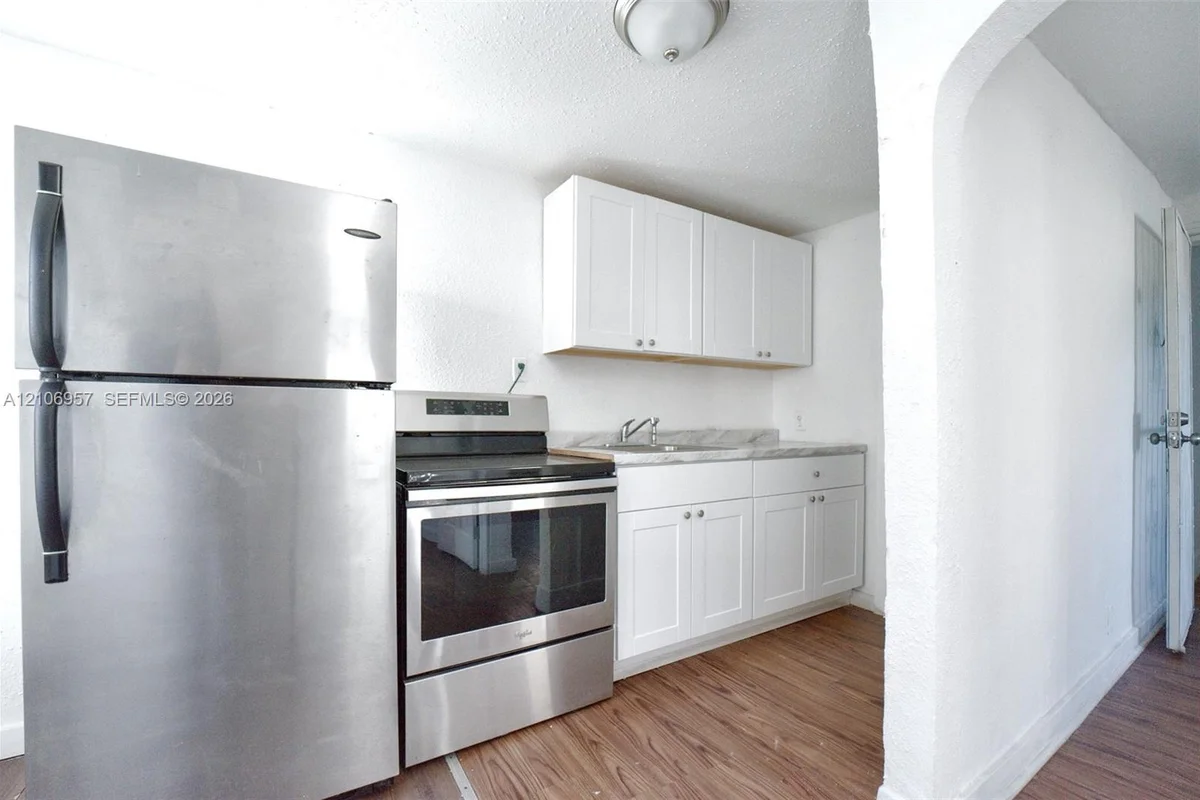 3660 NW 20th Ave #4, Miami: photo 1 of 10