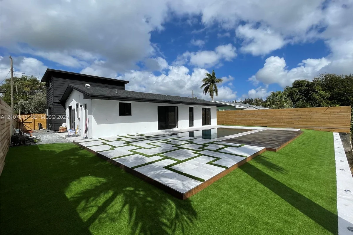 5700 SW 56th St, Davie: photo 1 of 10