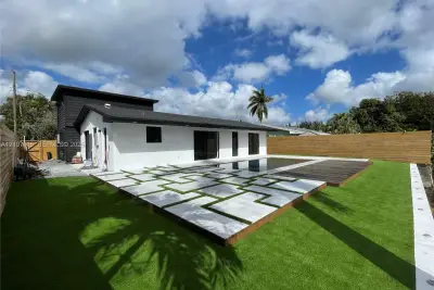 5700 SW 56th St, Davie: photo 1 of 10