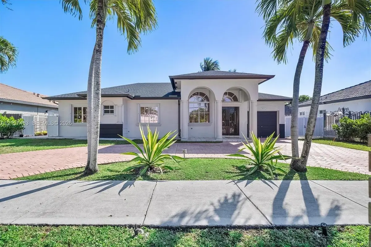 7071 W 6th Ave, Hialeah: photo 1 of 29