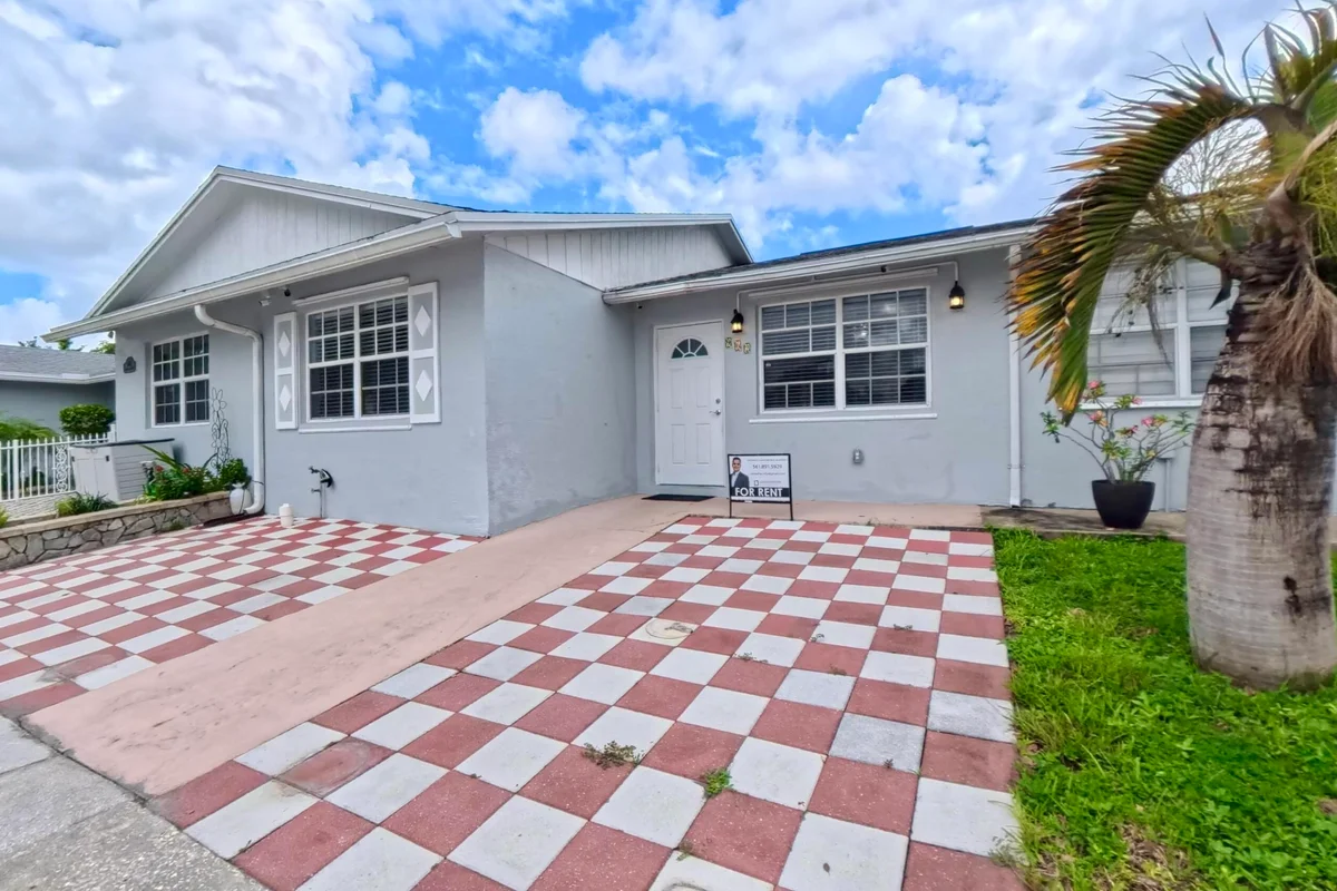 962 Sumter Rd E, West Palm Beach: photo 1 of 16