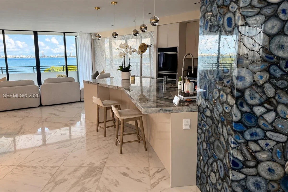 720 NE 69th St #10N, Miami: photo 1 of 17