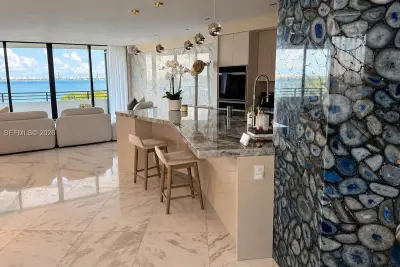 720 NE 69th St #10N, Miami: photo 1 of 17