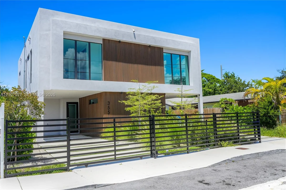 355 NW 50th St, Miami: photo 1 of 20