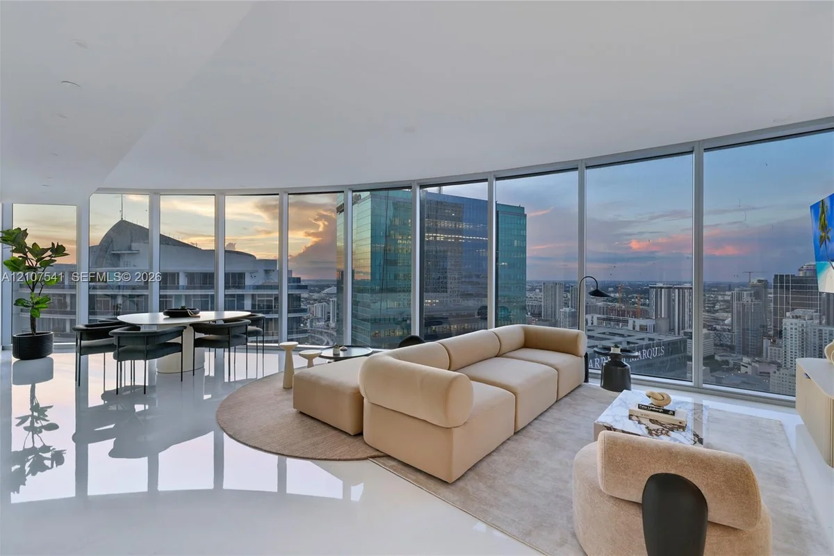 300 Biscayne Boulevard Way #5108, Miami: photo 1 of 39