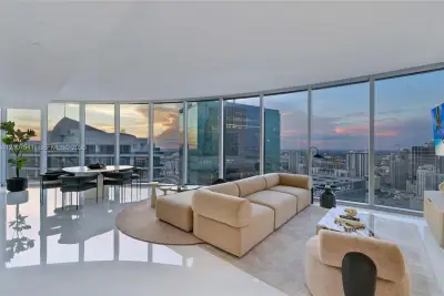 300 Biscayne Boulevard Way #5108, Miami: photo 1 of 39