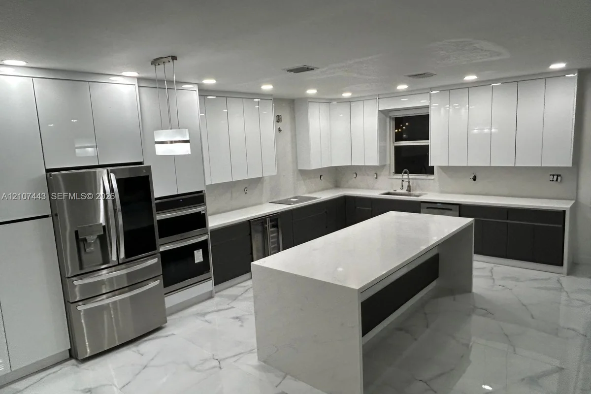 5193 NW 108th Path, Doral: photo 1 of 10