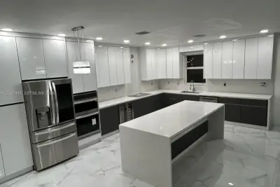 5193 NW 108th Path, Doral: photo 1 of 10