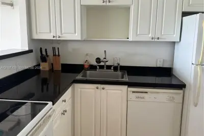 3475 N Country Club Dr #704, Aventura: photo 1 of 24