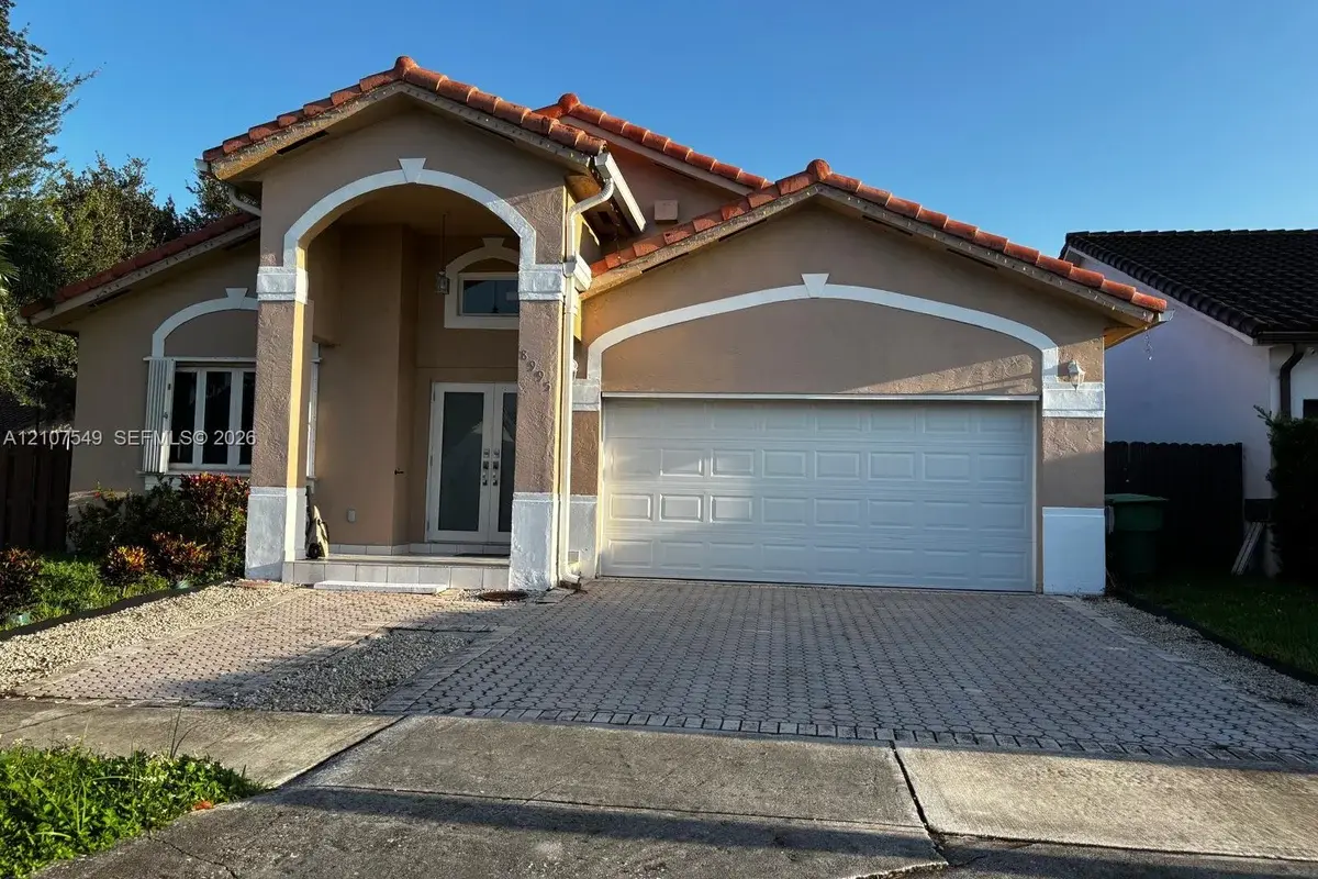 8995 NW 148th St, Miami Lakes: photo 1 of 28