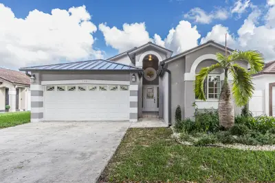 7461 NW 167th Ter, Hialeah: photo 1 of 47