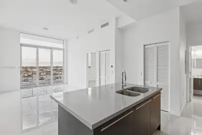 7875 NW 107th Ave #802, Doral: photo 1 of 40