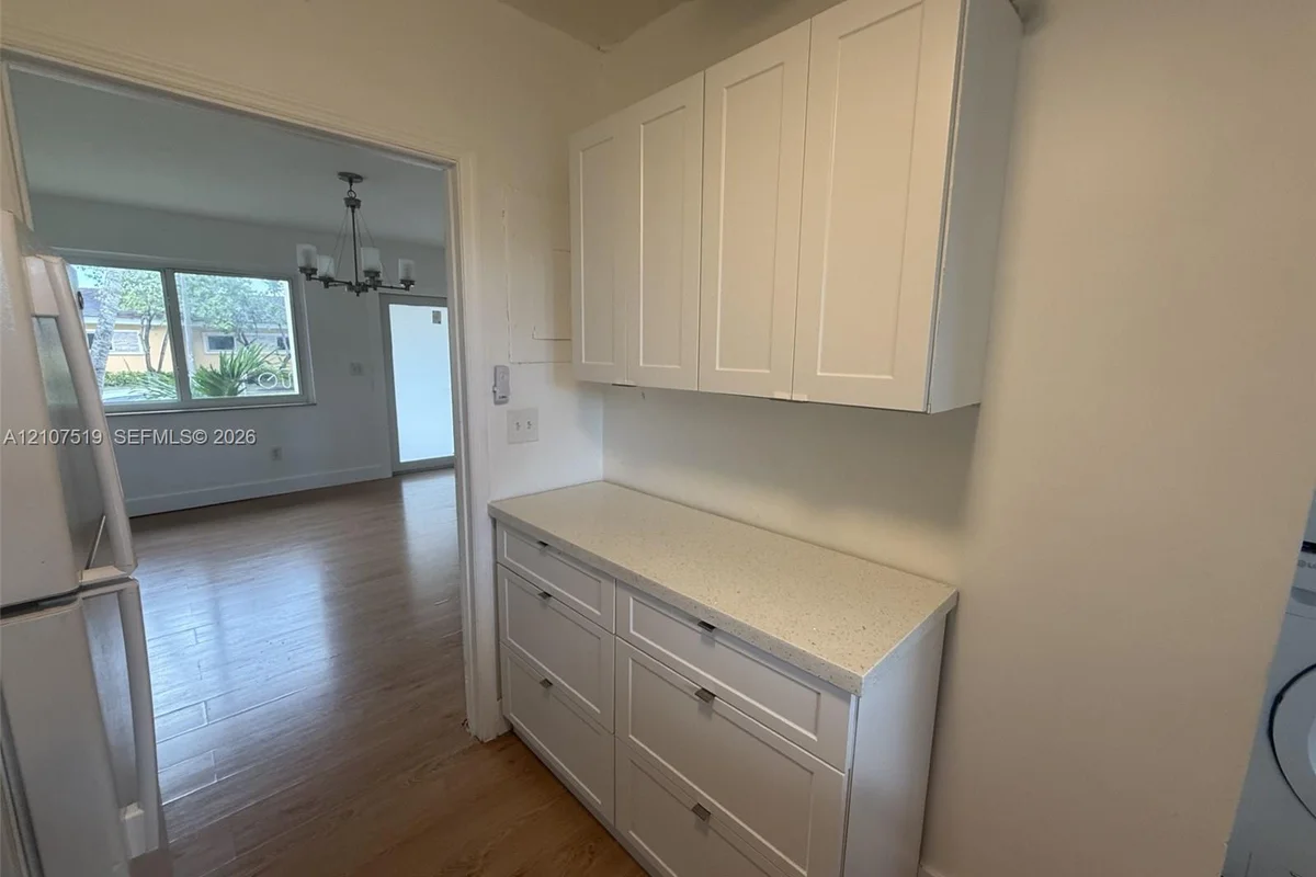 1201 SW 13th St #1205, Miami: photo 1 of 12
