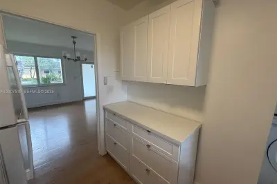 1201 SW 13th St #1205, Miami: photo 1 of 12