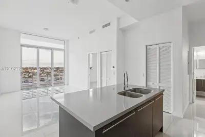 7875 NW 107th Ave #802, Doral: photo 1 of 40