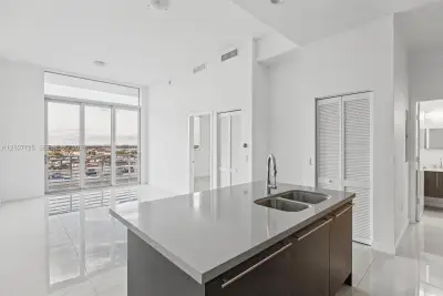 7875 NW 107th Ave #802, Doral: photo 1 of 40