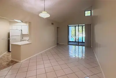 216 Lake Pointe Dr #217, Oakland Park: photo 1 of 14