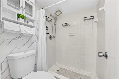 2185 White Pine Cir #B, Greenacres: photo 1 of 29