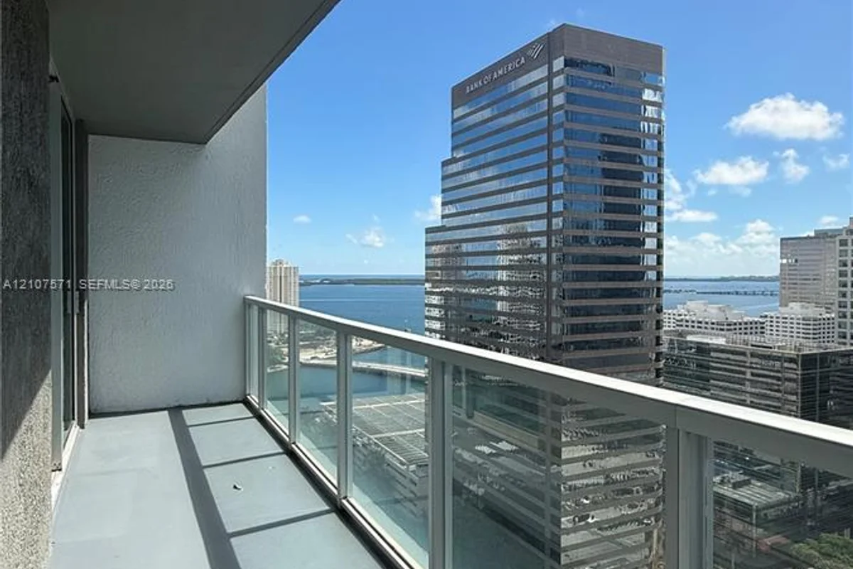 500 Brickell Ave #2808, Miami: photo 1 of 14