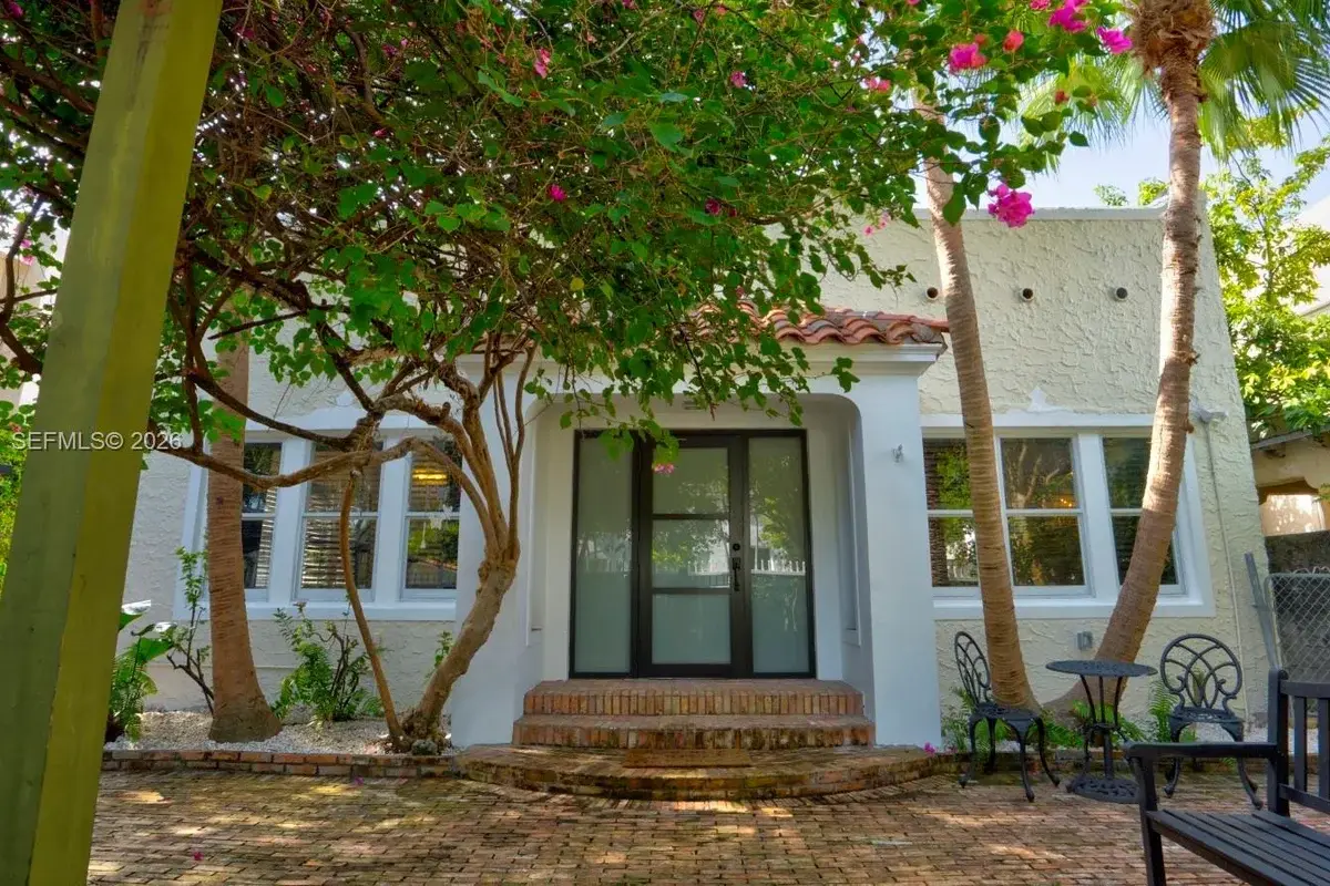 1676 SW 11th St, Miami: photo 1 of 63