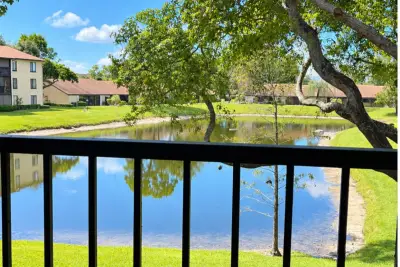 610 Sea Pine Way #H2, West Palm Beach: photo 1 of 1
