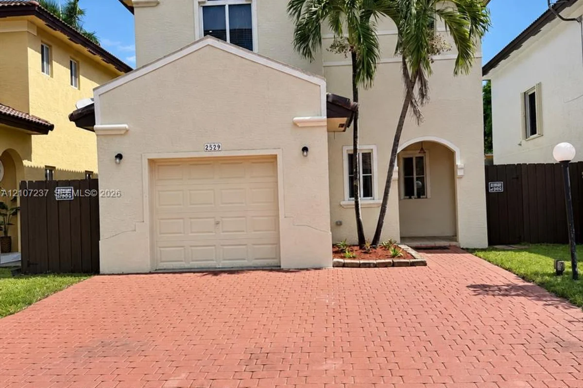 2529 NE 41st Ter, Homestead: photo 1 of 30