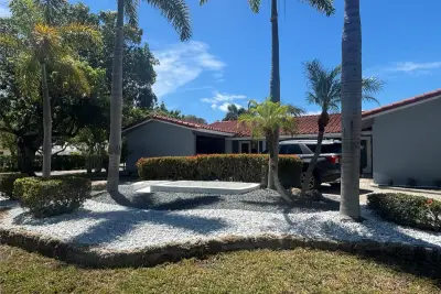 2820 NE 49th St, Fort Lauderdale: photo 1 of 23