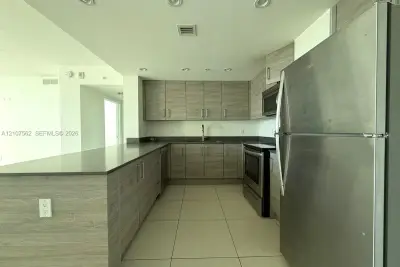 7525 E Treasure Dr #1010, North Bay Village: photo 1 of 24