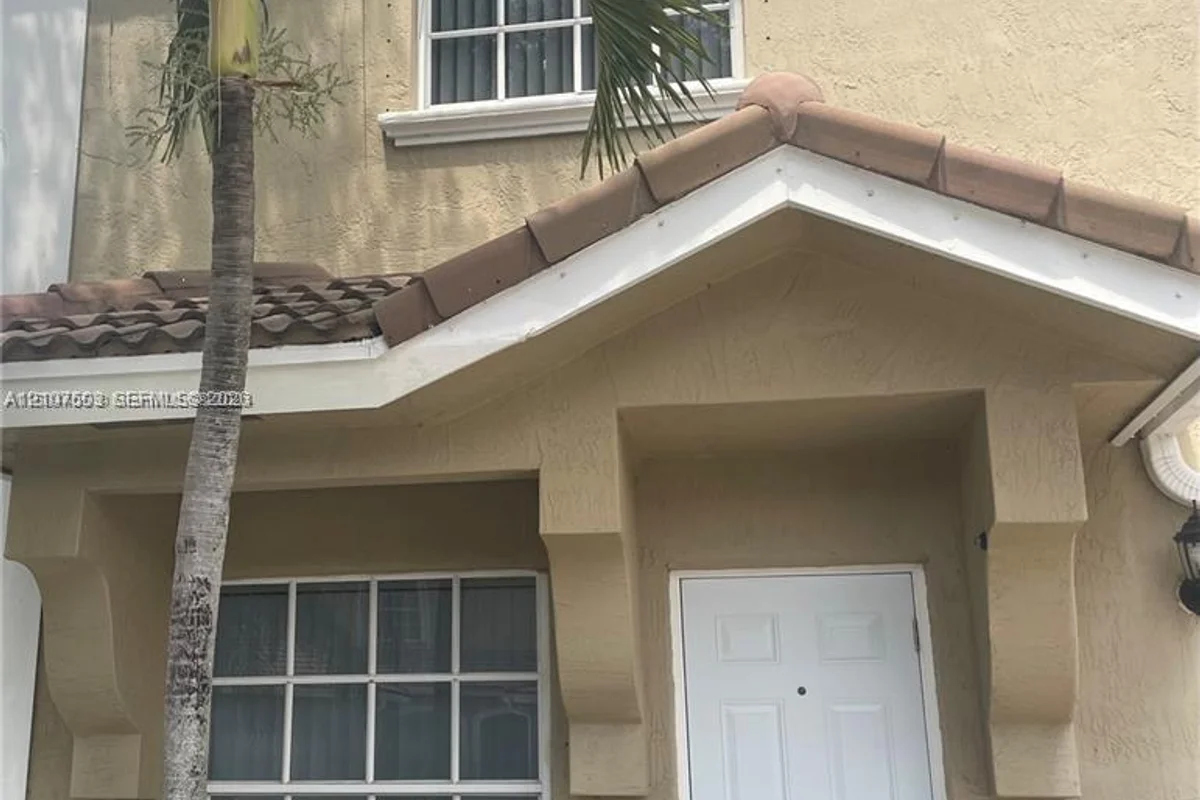 322 SW 120th Ave, Pembroke Pines: photo 1 of 19