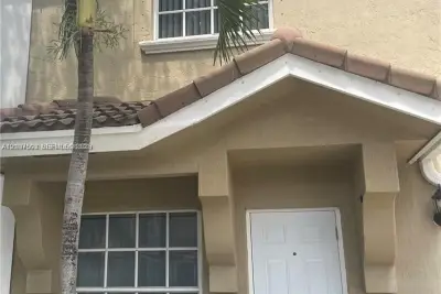322 SW 120th Ave, Pembroke Pines: photo 1 of 19