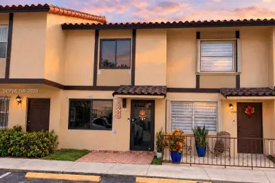 1142 W 42nd St #19, Hialeah: photo 1 of 13