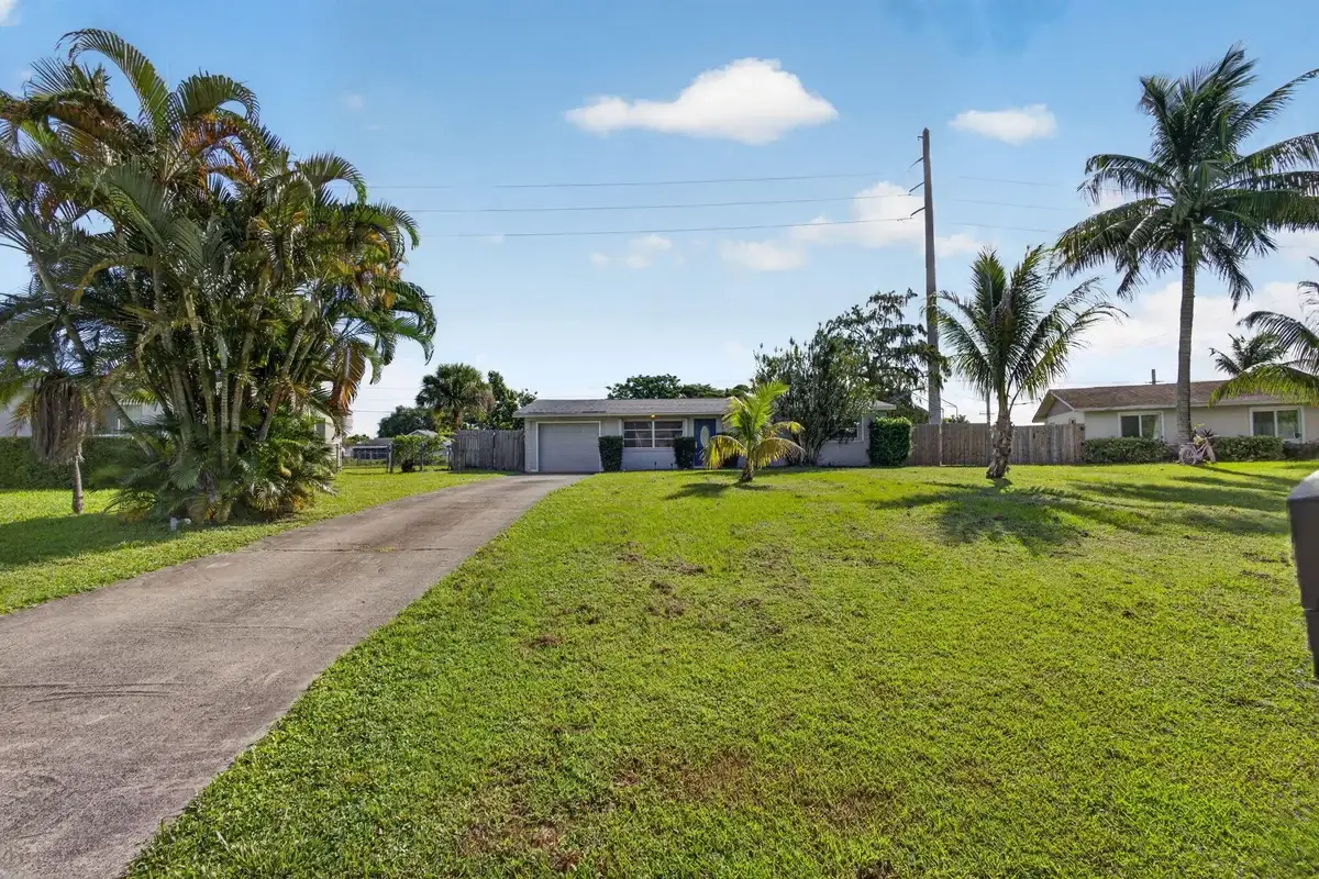 446 E Shadyside Cir, West Palm Beach: photo 1 of 29