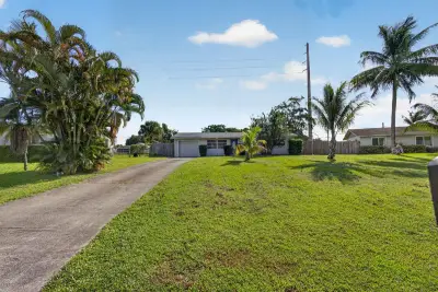 446 E Shadyside Cir, West Palm Beach: photo 1 of 29