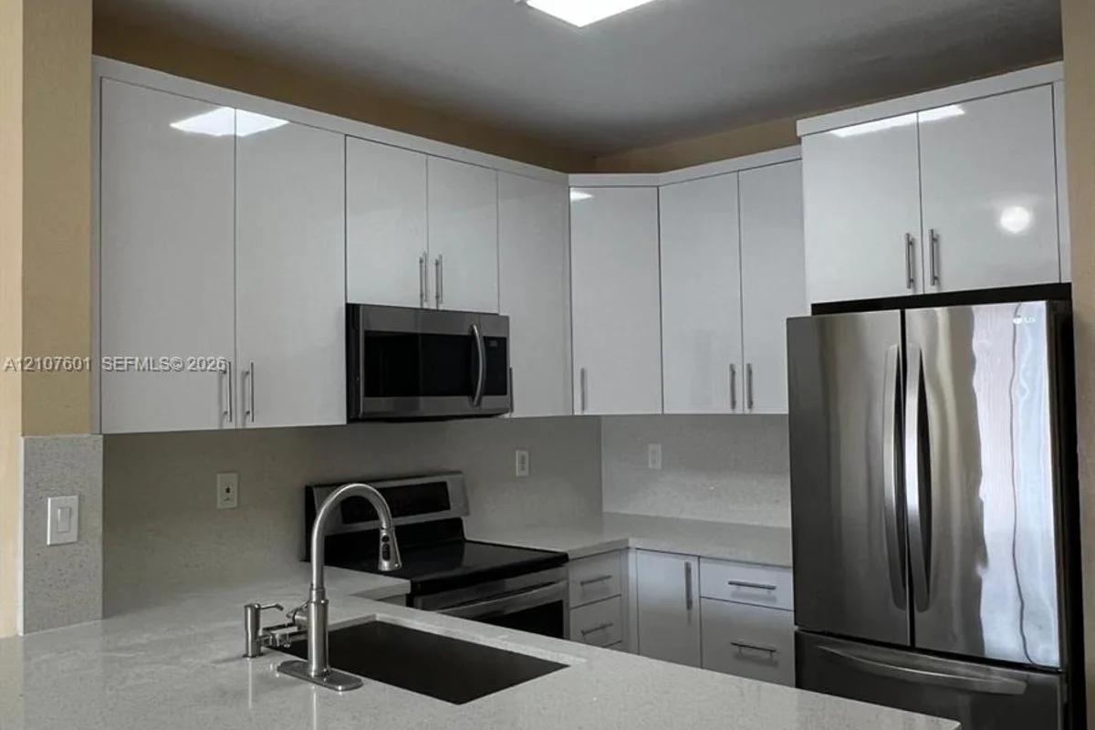 7080 NW 177th St #203-13, Hialeah: photo 1 of 25
