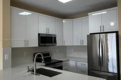 7080 NW 177th St #203-13, Hialeah: photo 1 of 25