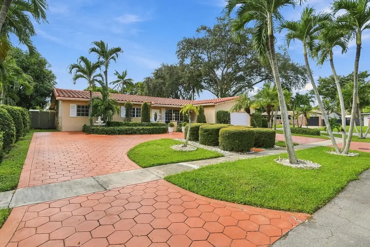 8670 NW 19th St, Pembroke Pines: photo 1 of 46
