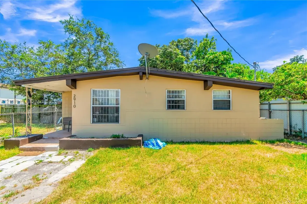 2910 NW 47th St, Miami: photo 1 of 6