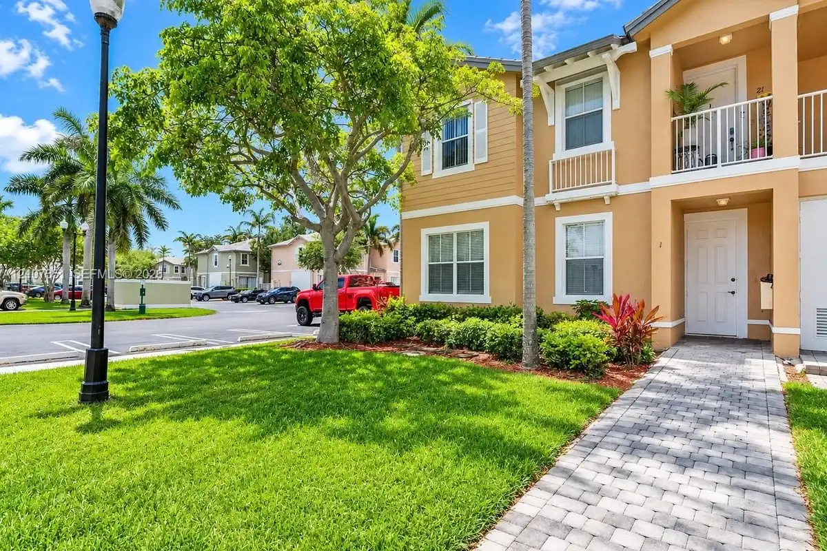 230 SE 29th Ave #1, Homestead: photo 1 of 14