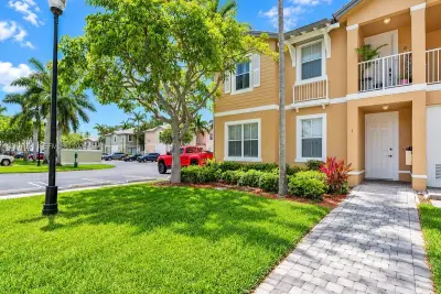 230 SE 29th Ave #1, Homestead: photo 1 of 14