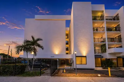 444 SW 27th Ave #42, Miami: photo 1 of 17