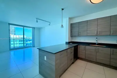 7525 E Treasure Dr #1006, North Bay Village: photo 1 of 20